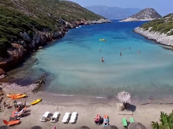 Ο Guardian ακυρώνει το πακέτο διακοπών στην Ελλάδα της κρίσης μετά την μεγάλη κατακραυγή του κόσμου!